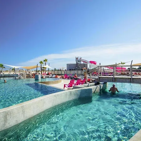 Mobile In With Great Pool Area Sérignan